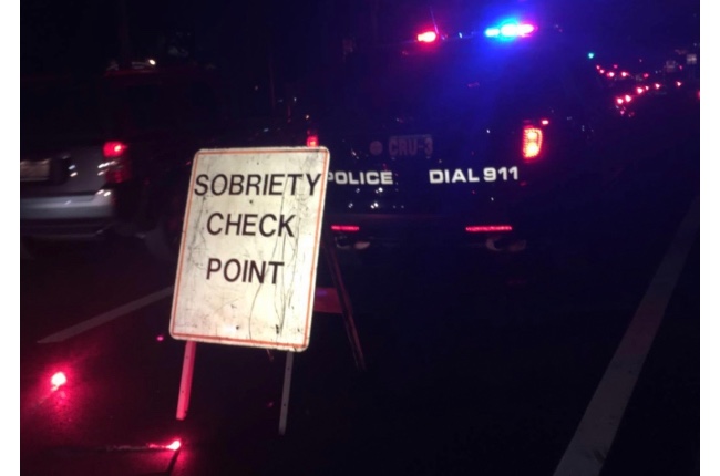 Tres personas son arrestadas en puestos de control de sobriedad en Huntington