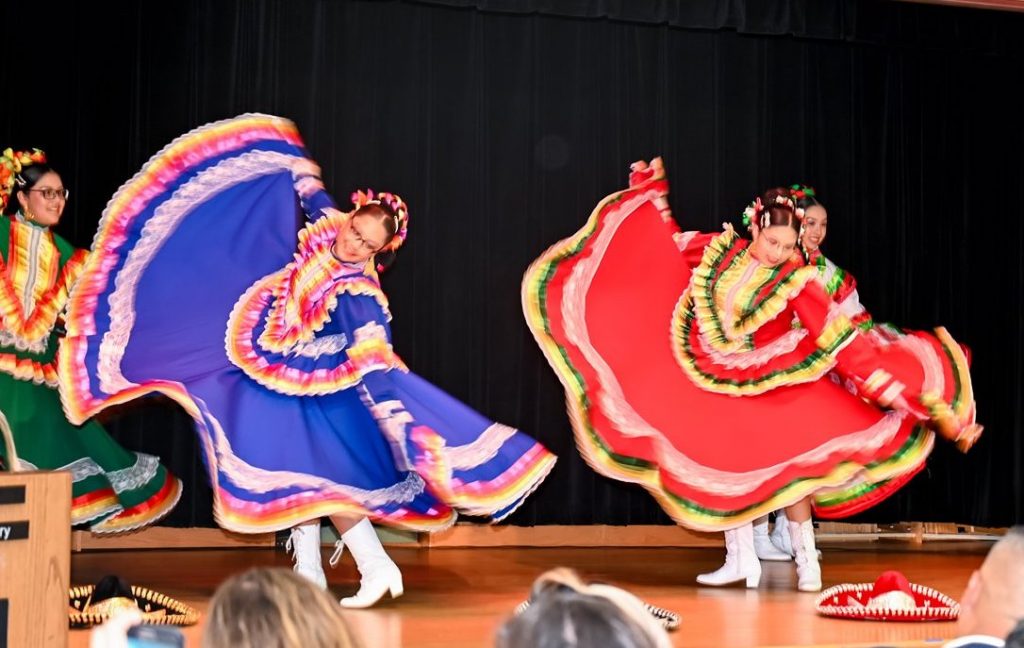 Se enciende la fiesta este sábado con la 2ª Celebración Anual Virtual de la Herencia Hispana, un evento donde la unidad y el orgullo latino se ponen en alto