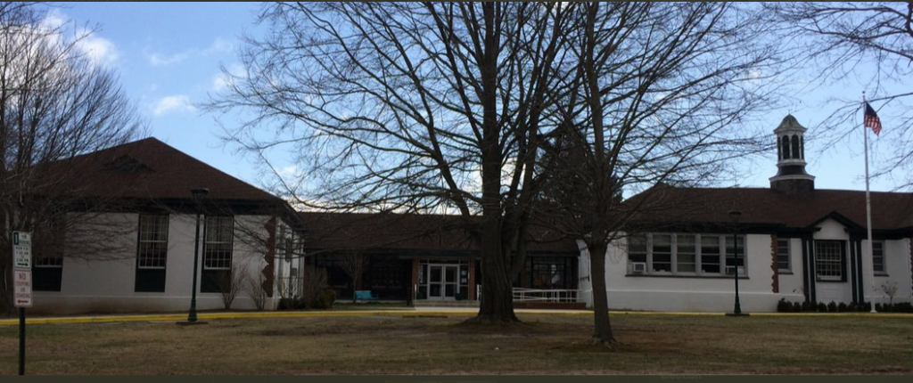 Nuevos casos de COVID suscitan cierre de la escuela de Springs por el día de mañana