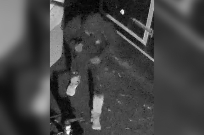 Policía busca hombre por robo de herramientas de un vehículo estacionado en Quogue