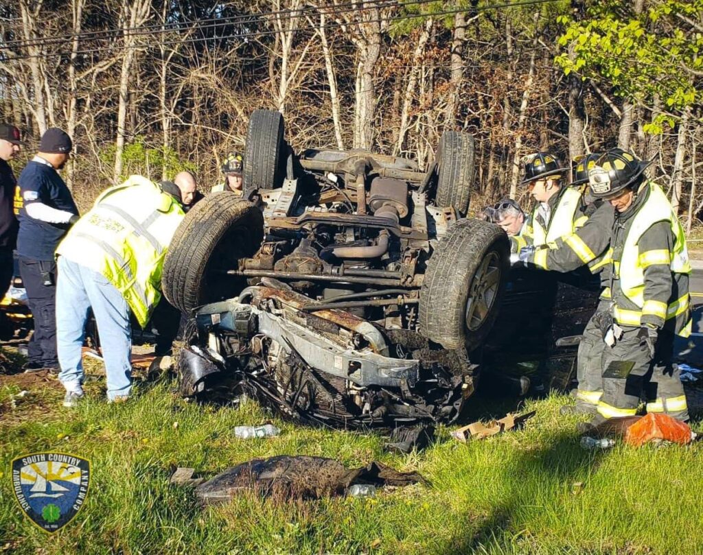 Hombre resulta gravemente herido en accidente automovilístico en North Bellport