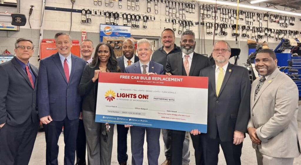 Condado de Suffolk anuncia programa “Luces Encendidas” para cambiar multas de tránsito menores por cupones para reparar el vehículo gratis