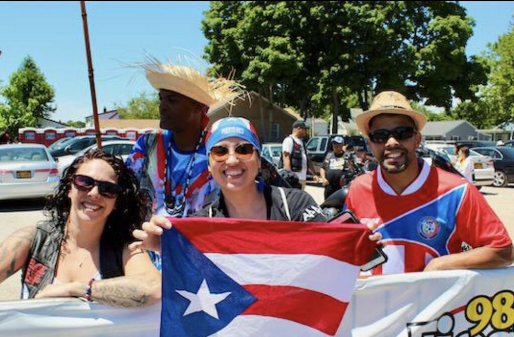 Una fiesta de ritmos, color, alegría y mucho orgullo latino, marcó el regreso del Desfile Puertorriqueño Hispano de Long Island