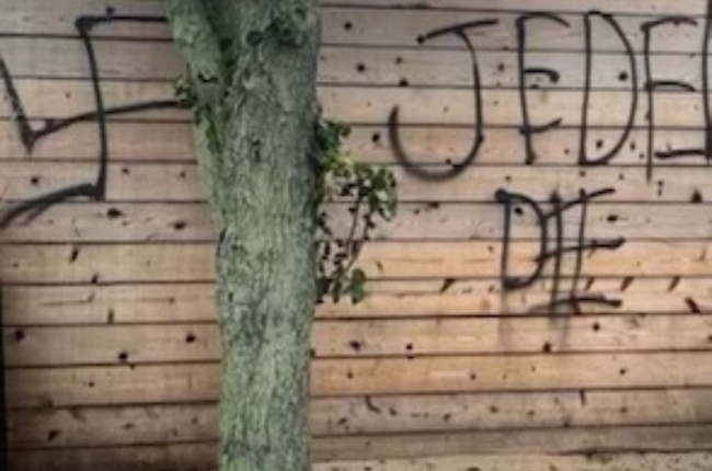 Esvásticas y grafitis antisemitas son encontrados en varios lugares de Montauk