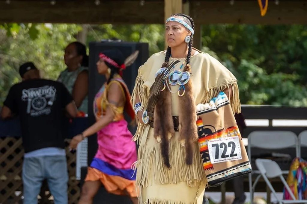 La tribu Shinnecock da la bienvenida a su primera presidenta en 250 años