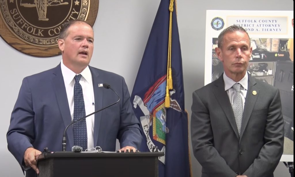 Pareja de Holbrook acusada de operar como narcotraficantes después de que las autoridades les incautaran unos 2 millones de dólares en drogas