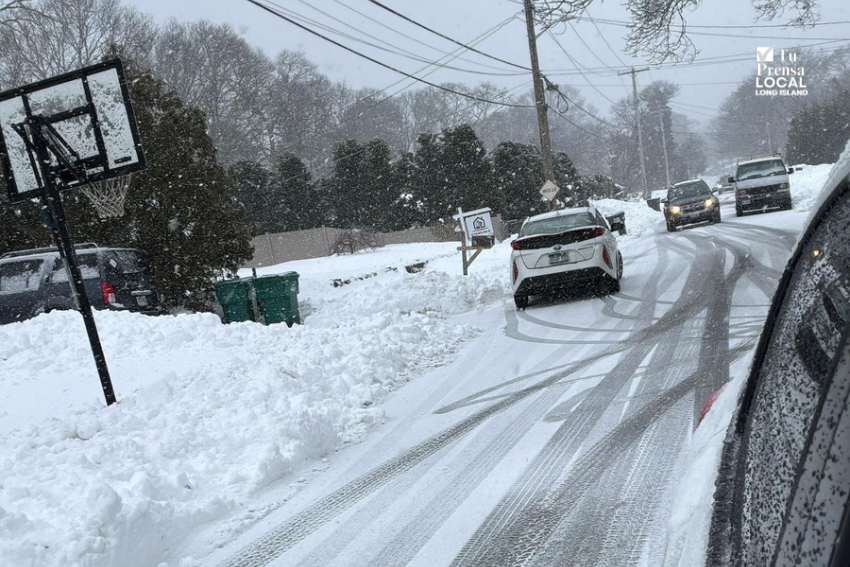 Banda de nieve moderada a intensa reduce visibilidad y complica la movilidad en Suffolk