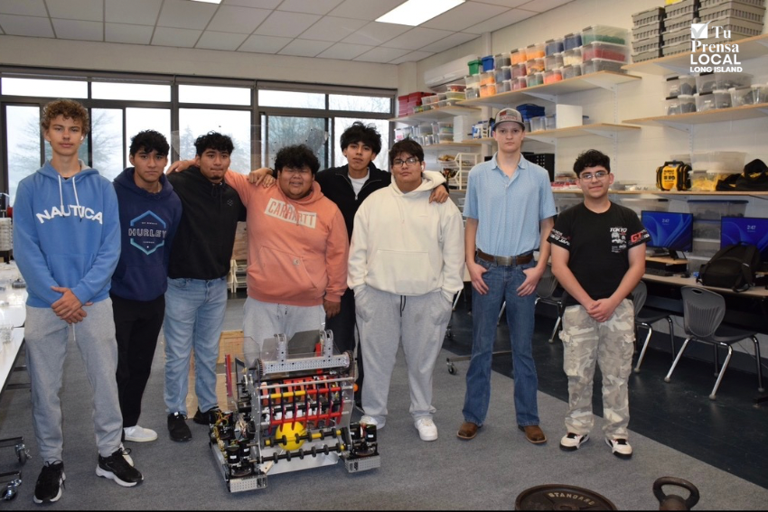 Equipo de robótica de Southampton High School se prepara para competencia regional en Long Island
