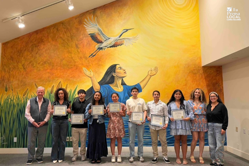 OLA reconoce a ocho estudiantes del East End con becas para impulsar sus estudios universitarios