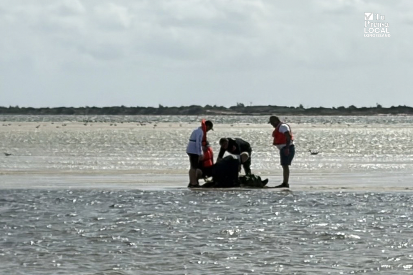 Un hombre es rescatado después de que su kayak se inundara en Great South Bay