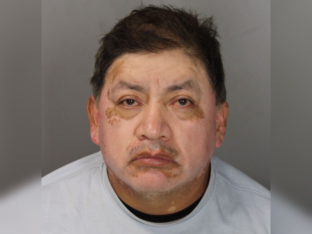 Policía de East Hampton arresta a un hombre acusado de abusar sexualmente de dos menores